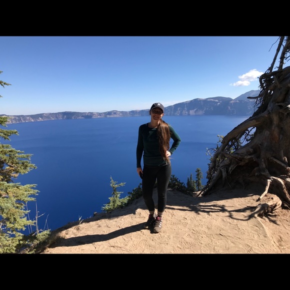 Meet your Posher, Caity - Picture 3 of 4